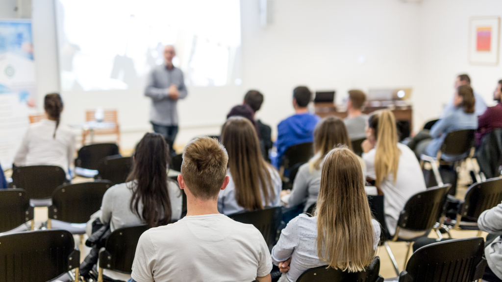 Ofrecer Credenciales Digitales: ¿Cuándo y cómo implementarlas en formaciones educativas?